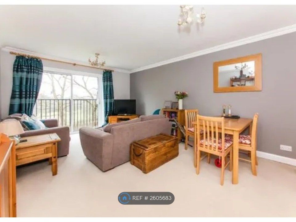 Property photo 3 of 12 Old Pic, Furnished To Give Idea Of Size