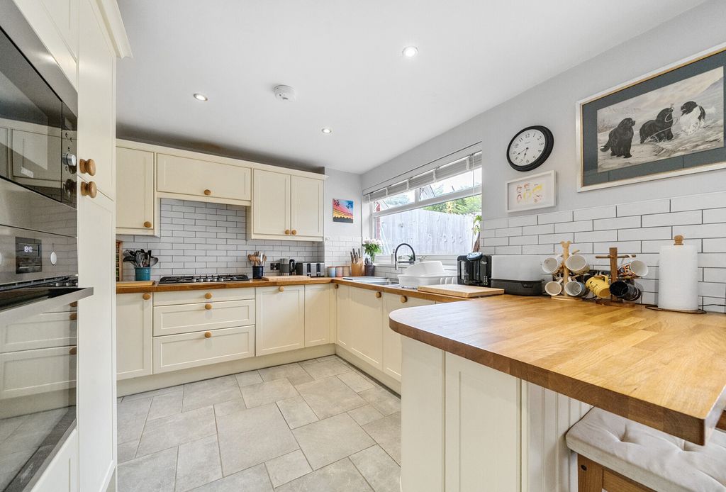 Property photo 3 of 19 1331493-10-68890A...