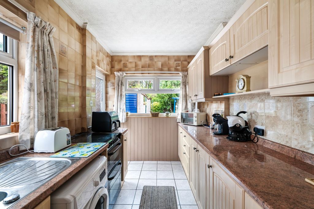 Property photo 3 of 16 Kitchen