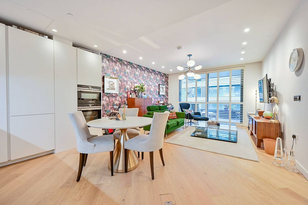 Property photo 3 of 12