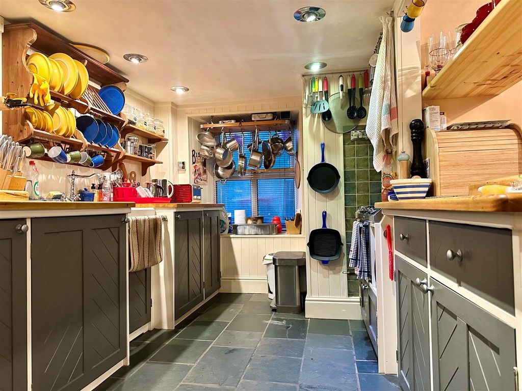 Property photo 2 of 19 Kitchen 4.Jpg