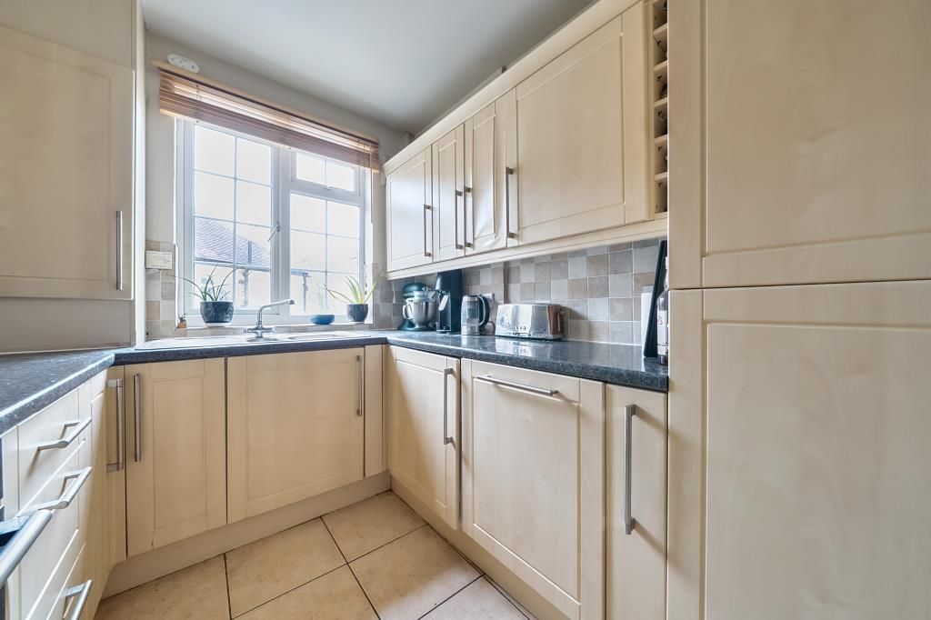 Property photo 3 of 12 Kitchen