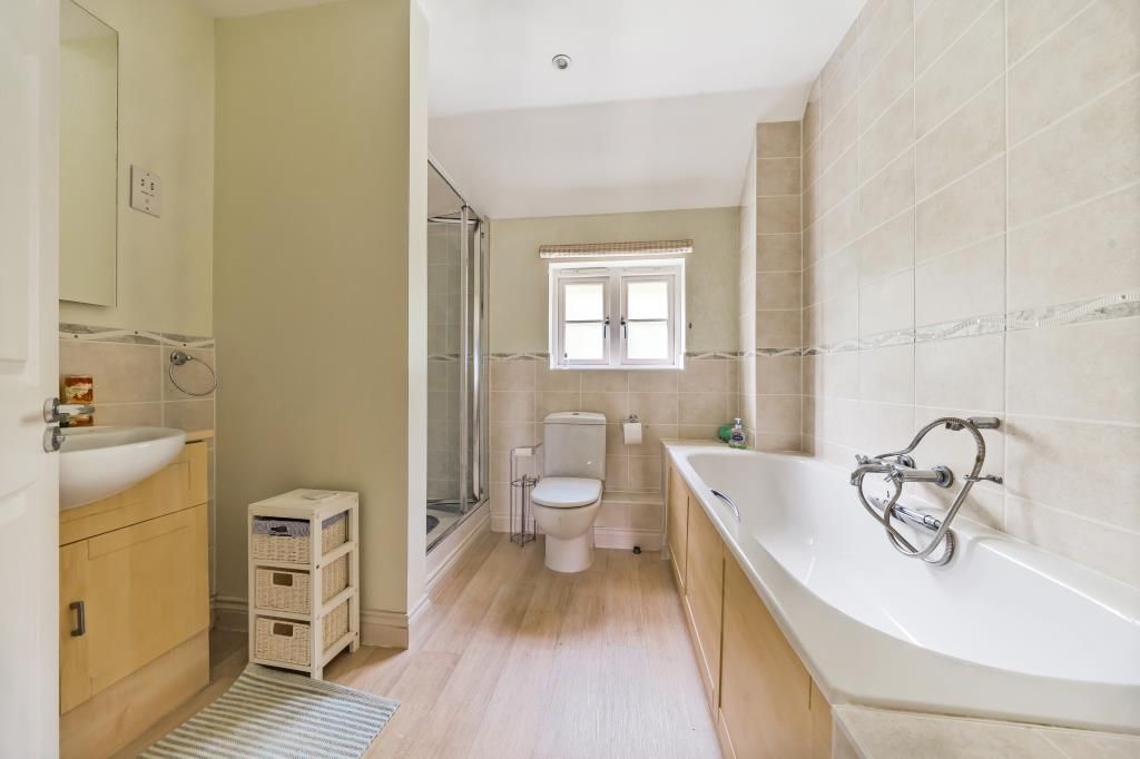 Property photo 3 of 10 Bathroom