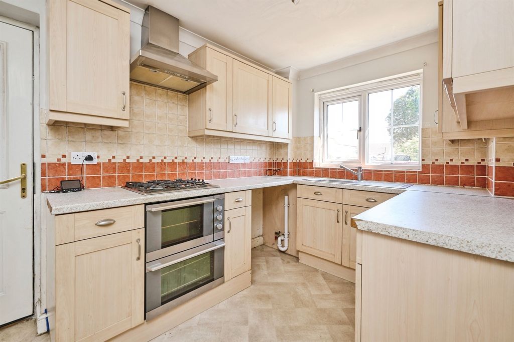 Property photo 3 of 16