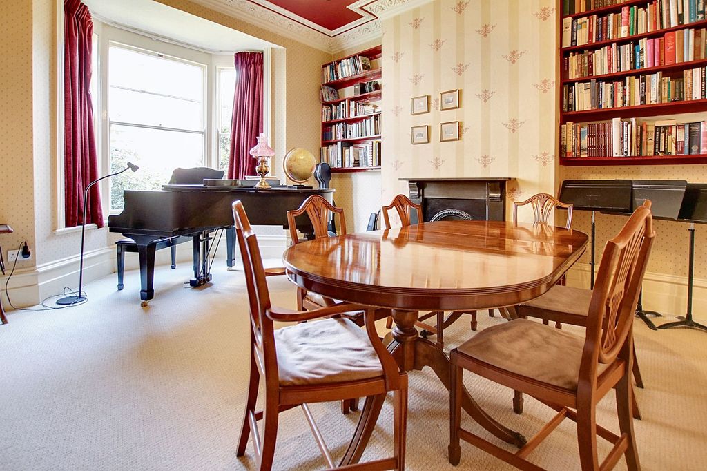 Property photo 1 of 42