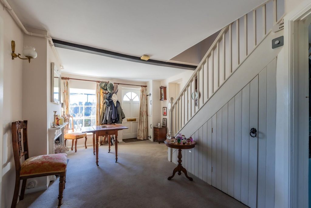 Property photo 2 of 30 Entrance Hall