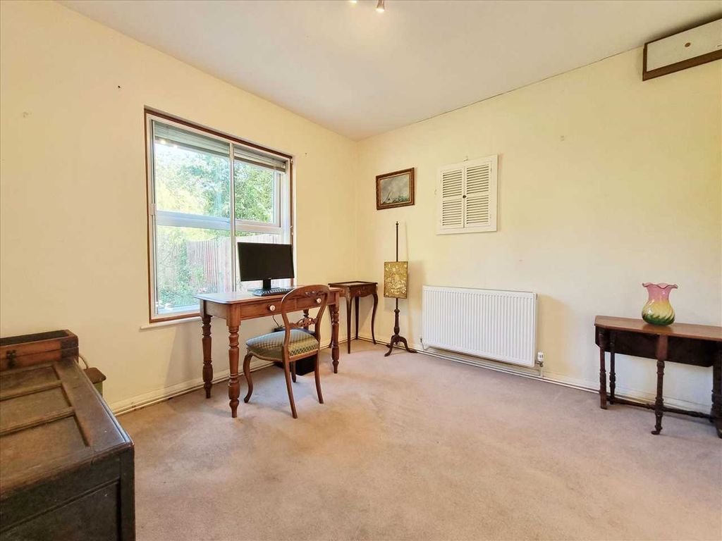 Property photo 3 of 18 Study: