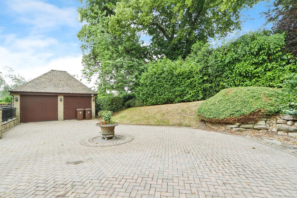 Property photo 2 of 30