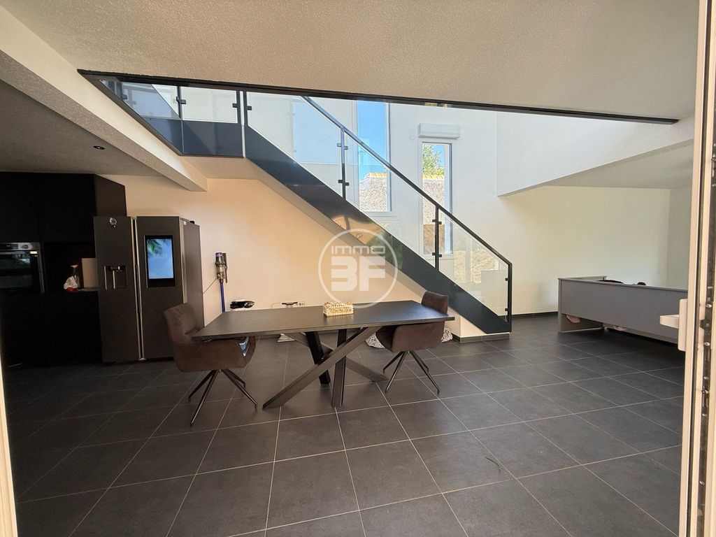 Property photo 2 of 35