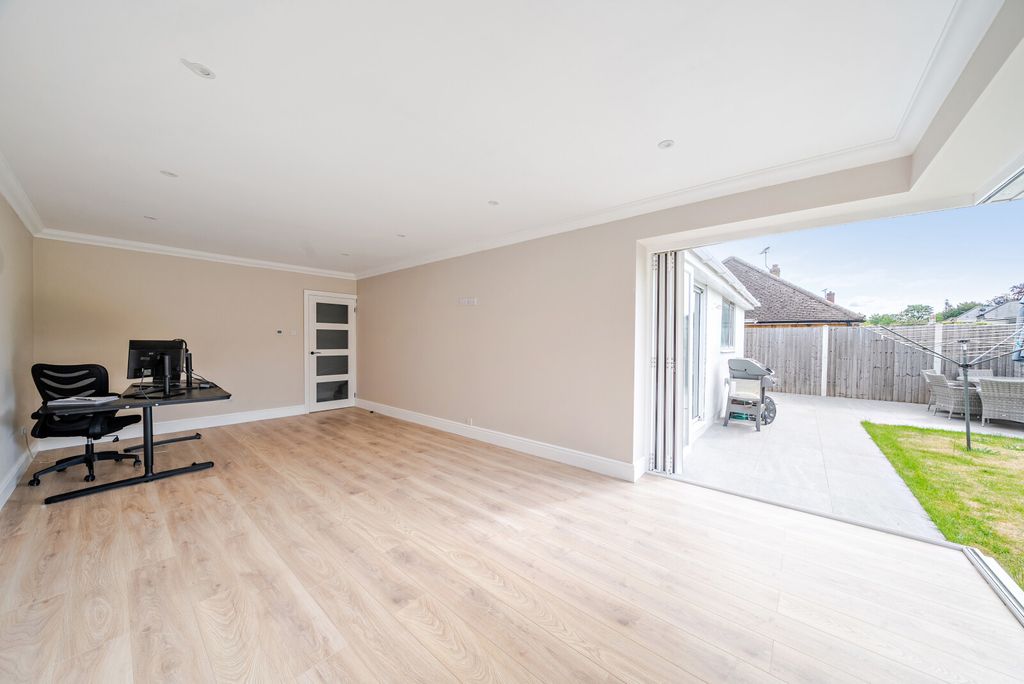 Property photo 3 of 24 1454411-7-69Fb098...