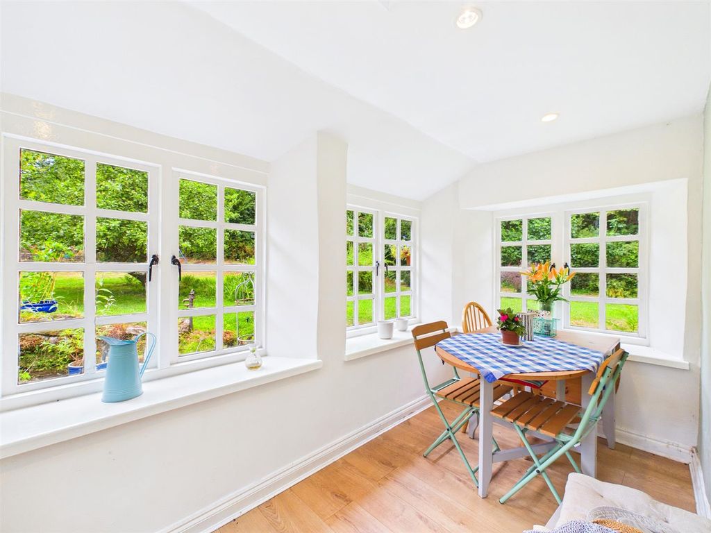 Property photo 2 of 34 Entrance Hall/Sun Room