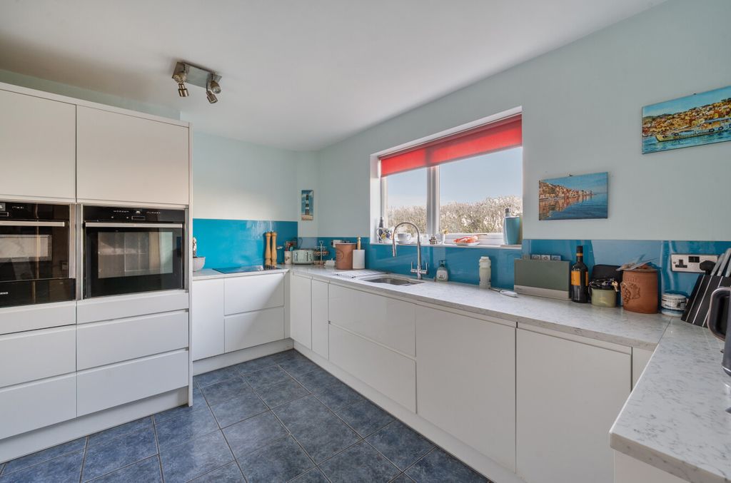 Property photo 2 of 34 1397857-16-69678d...