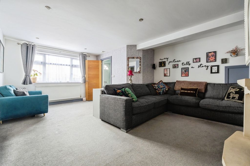 Property photo 3 of 24 Pbox-Img.Jpg