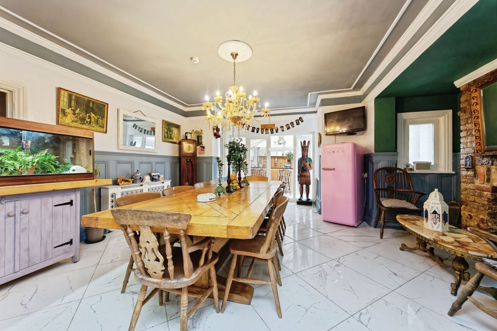 Property photo 2 of 17 Kitchen