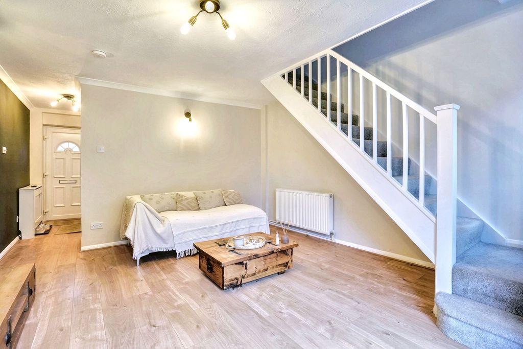 Property photo 2 of 9