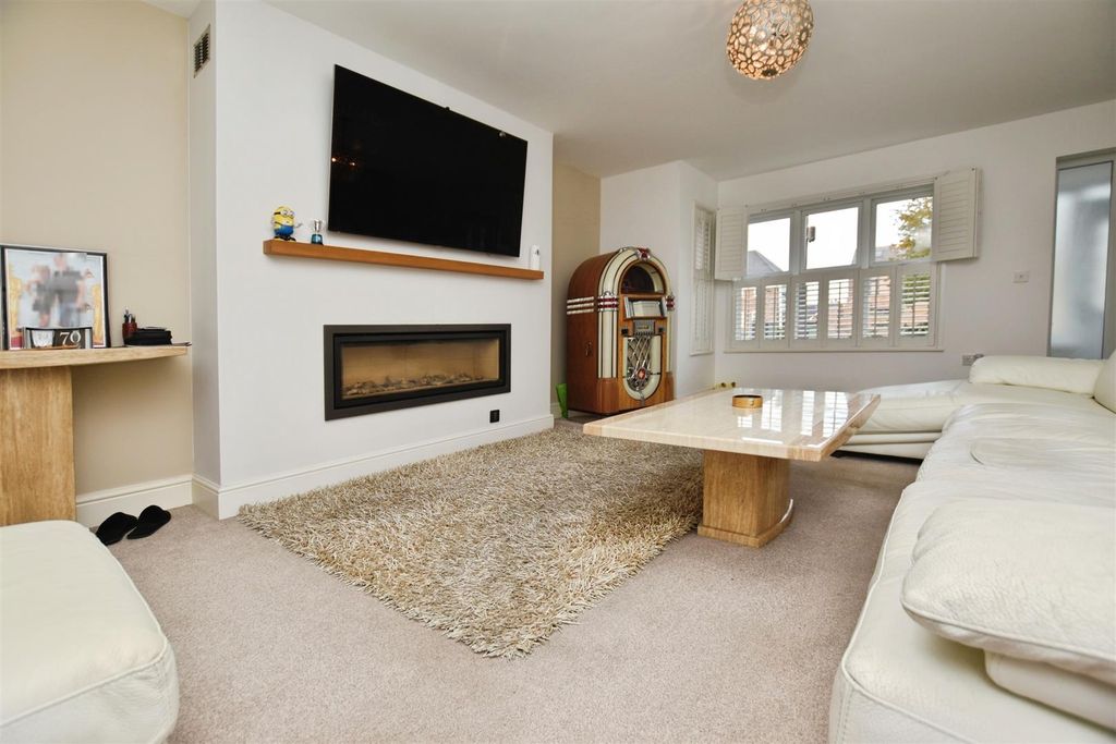 Property photo 2 of 23