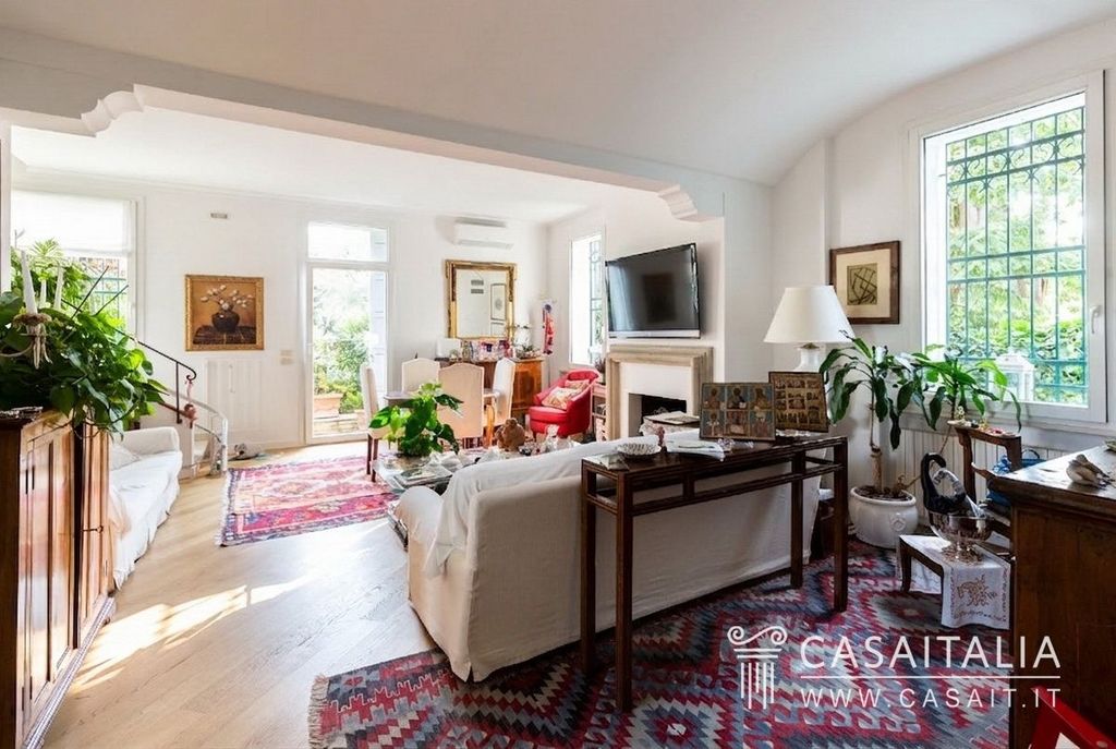 Property photo 2 of 30