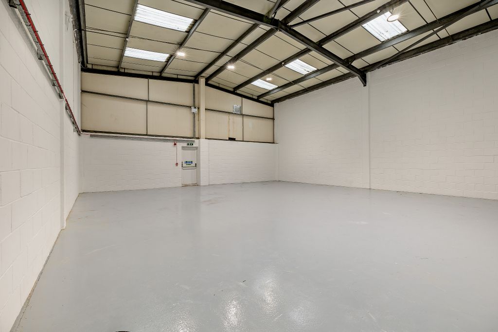 Property photo 3 of 21 8680157-Interior07-800