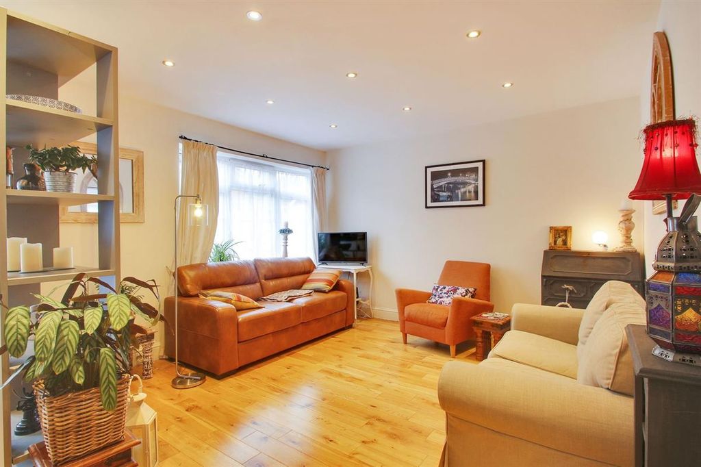 Property photo 3 of 18