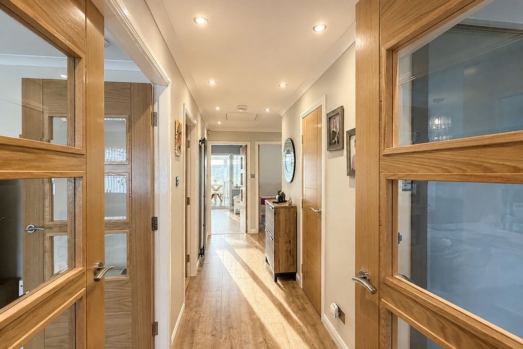 Property photo 2 of 25