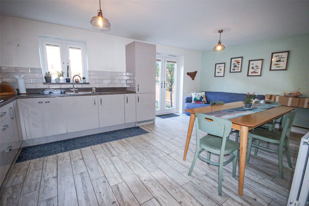 Property photo 3 of 21 Picture No. 15