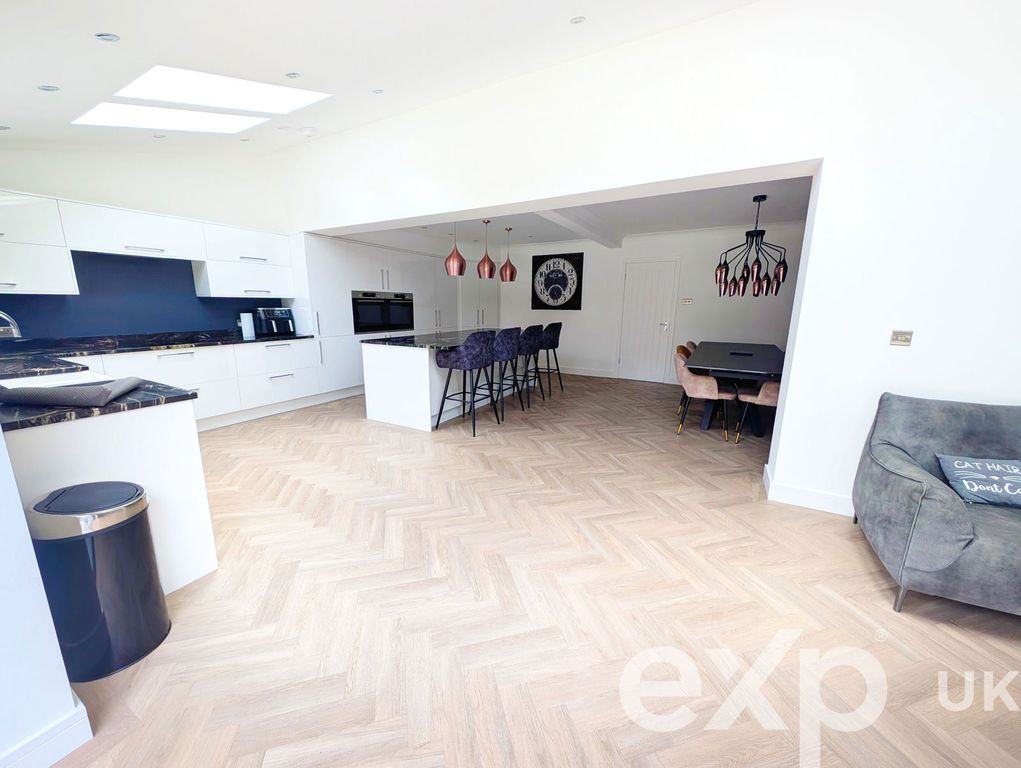 Property photo 2 of 32