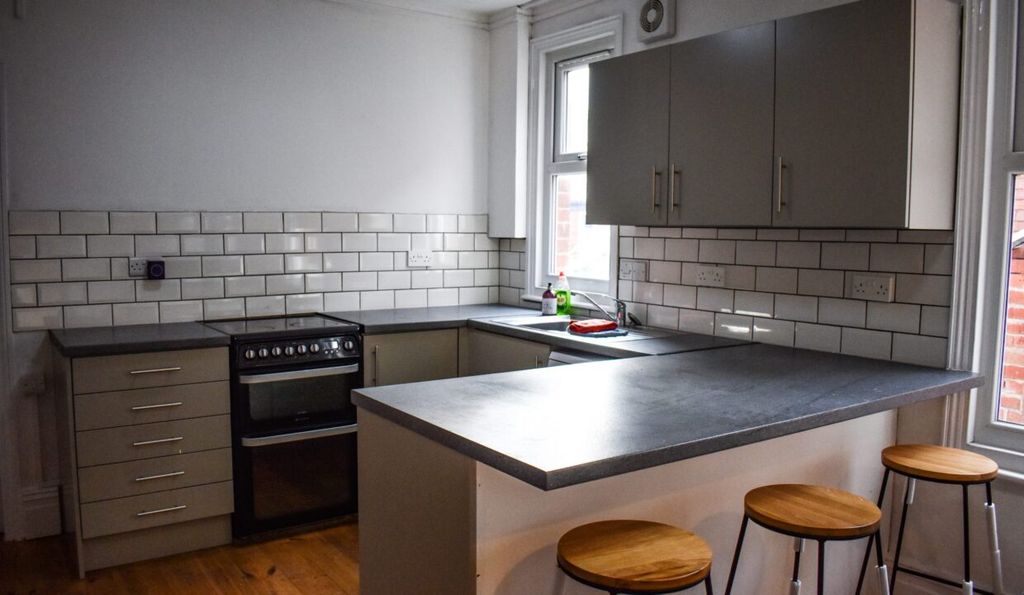 Property photo 2 of 12 1