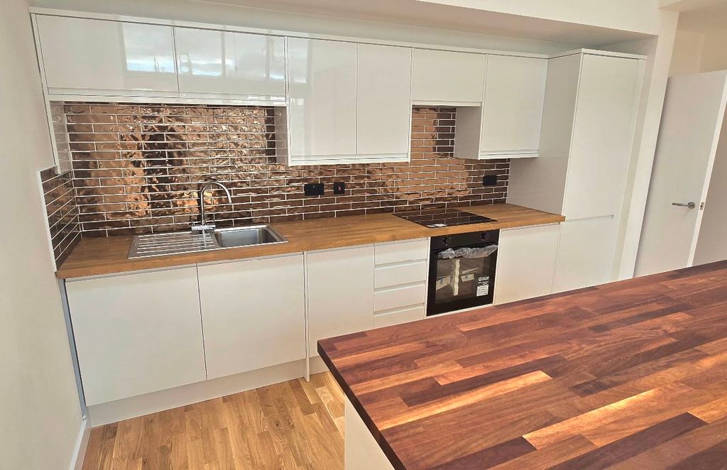 Property photo 1 of 17 Kitchen