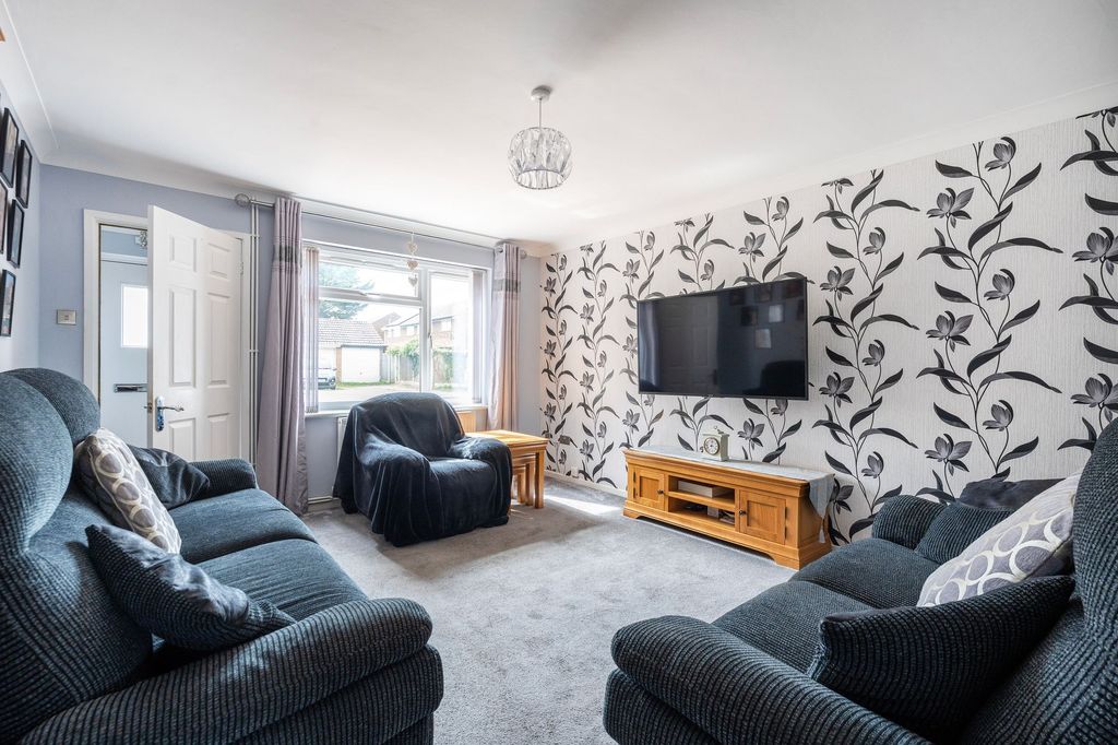 Property photo 2 of 17