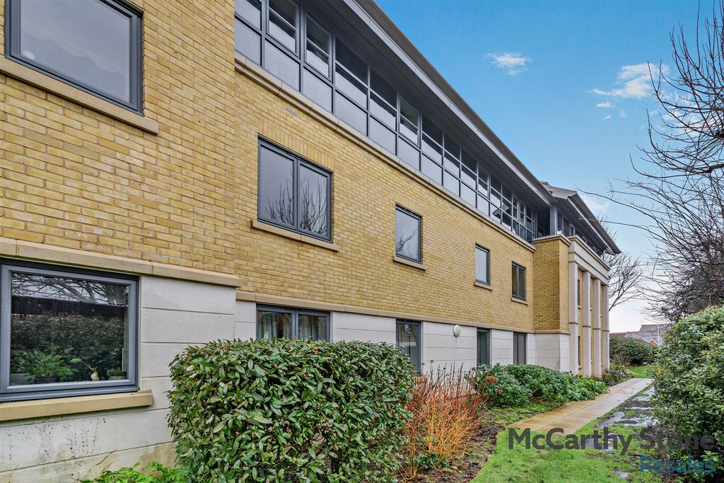 Property photo 1 of 33 8678226-Exterior02-800.Jpg