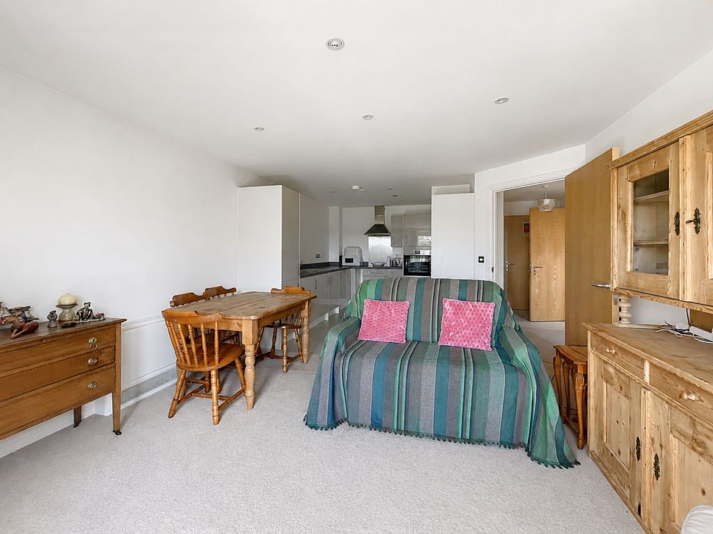 1 bed flat for salePilots View, Chatham ME4 photo 5