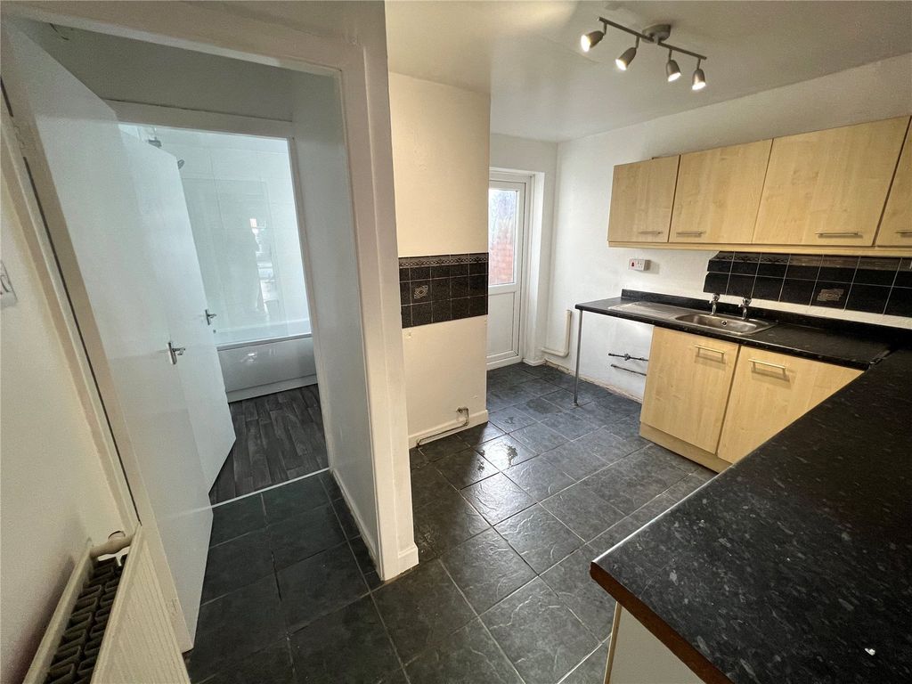 Property photo 2 of 8 Picture No. 13