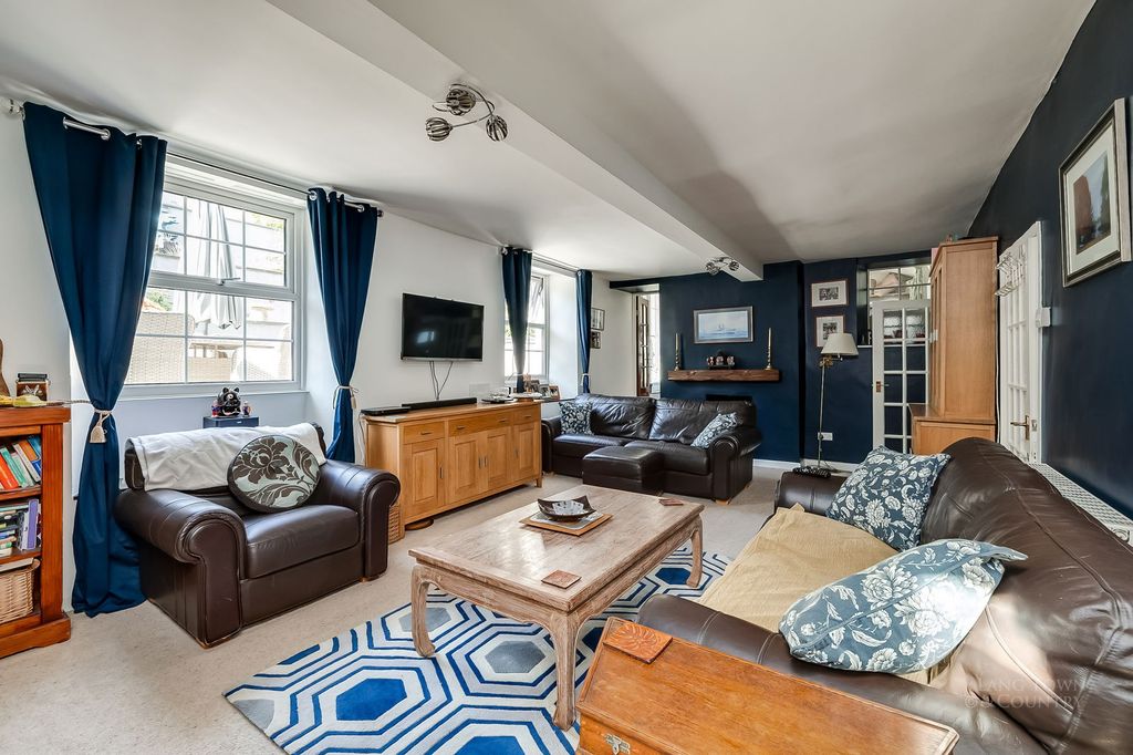 Property photo 3 of 29