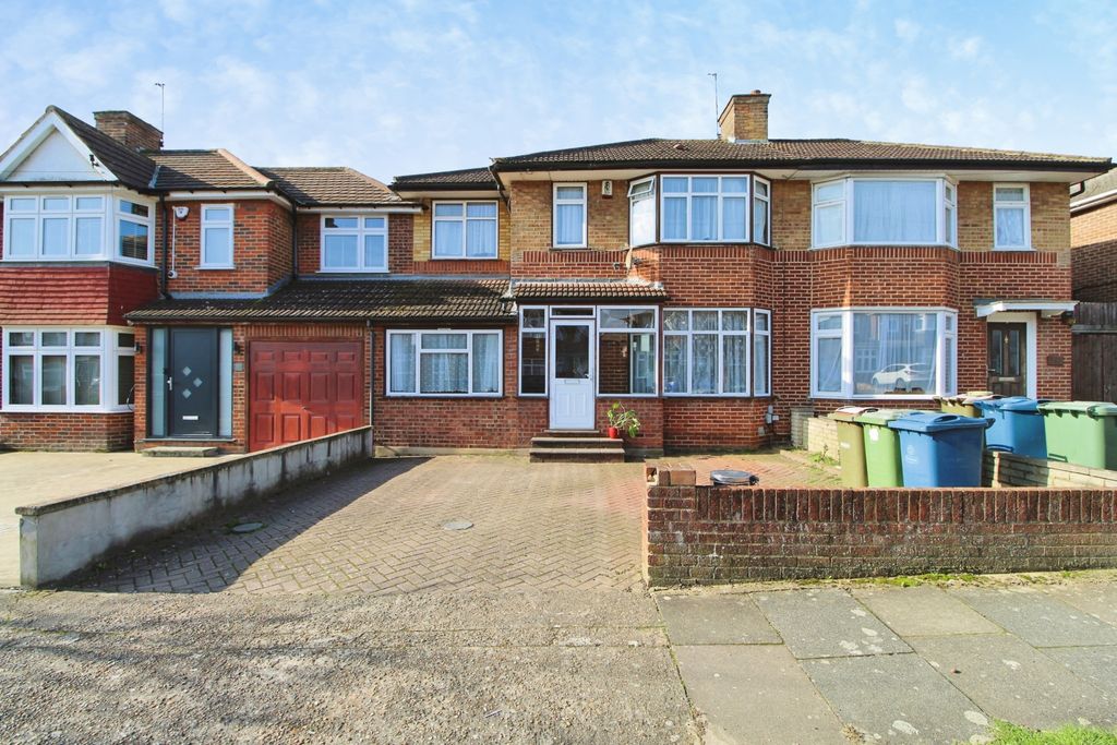 Property photo 1 of 30 Five Bedroom Semi Detached House For Sale