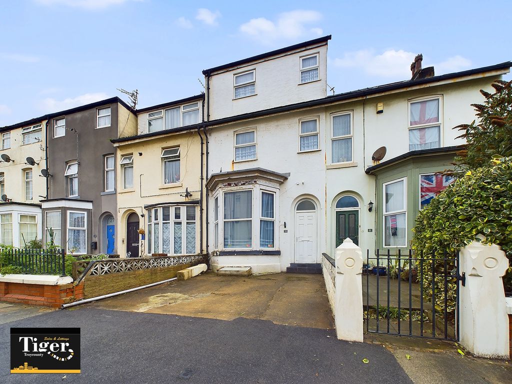 Property photo 1 of 14 Cam02176G0-Pr0354-Still014