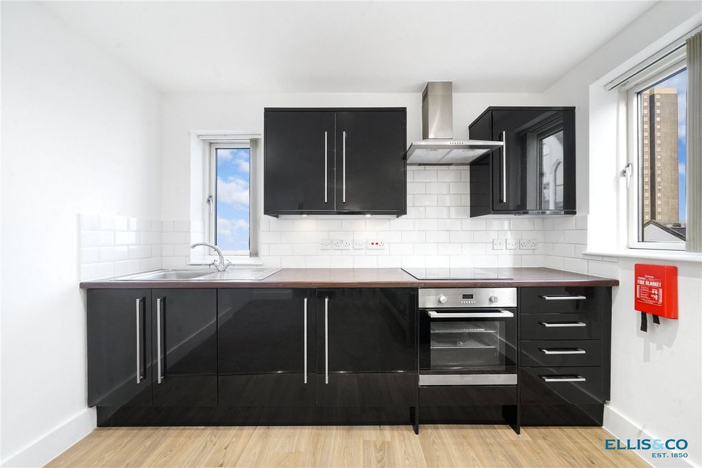 Property photo 3 of 11 Picture No. 04