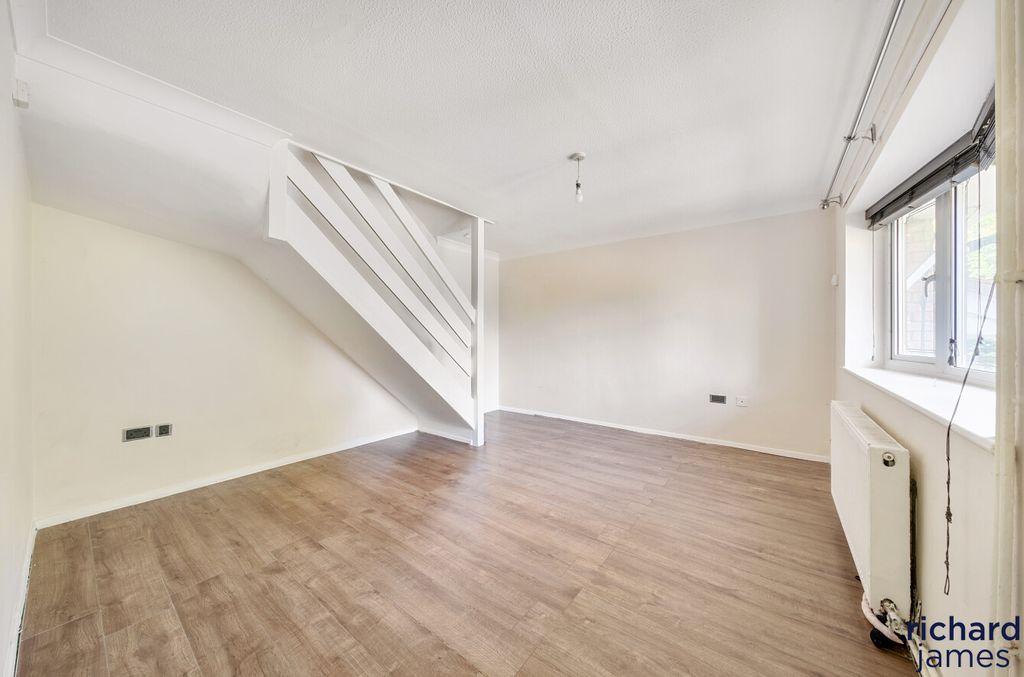 Property photo 3 of 11 922E6Cf2Da474d47Bd7120F1B22201d1
