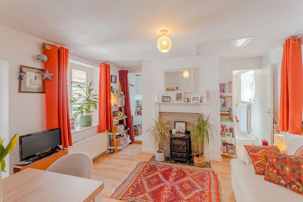 Property photo 2 of 7