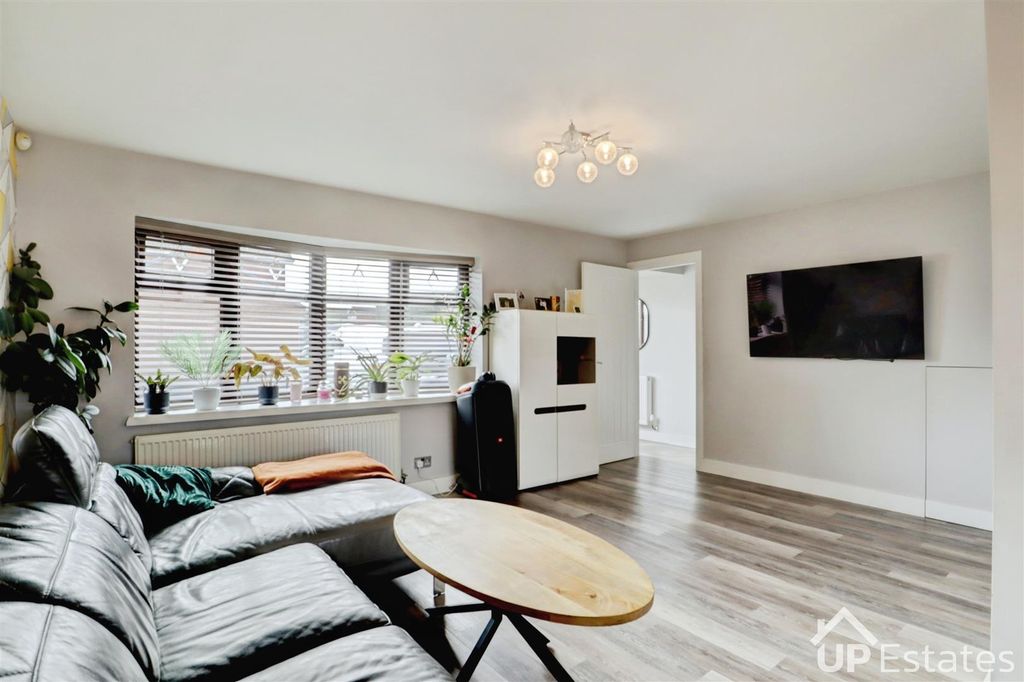 Property photo 2 of 18 Lounge/Diner