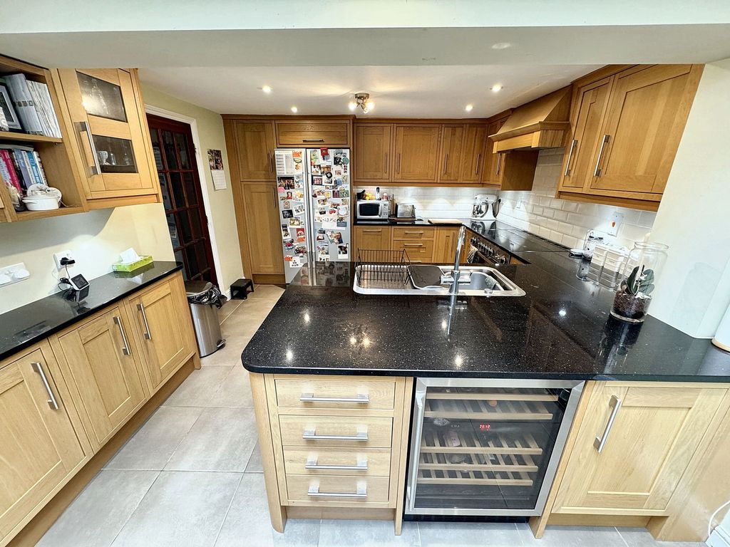 Property photo 2 of 31