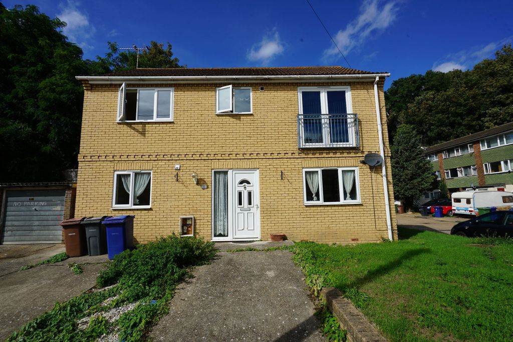 Property photo 2 of 9