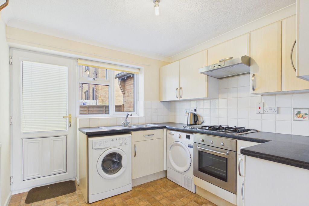 Property photo 2 of 7 Kitchen
