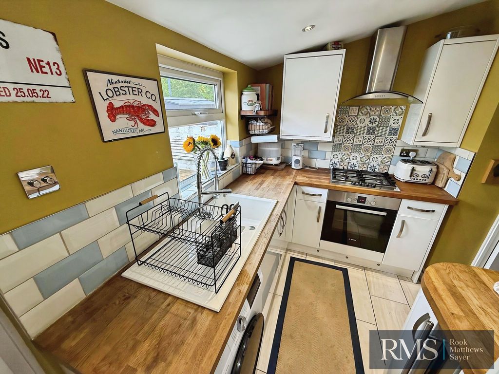 Property photo 3 of 12 Photo 8