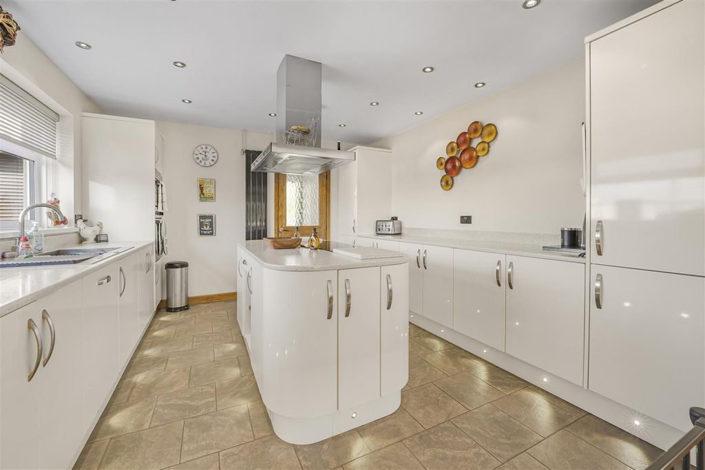 Property photo 2 of 28 20-A7401287.Jpg