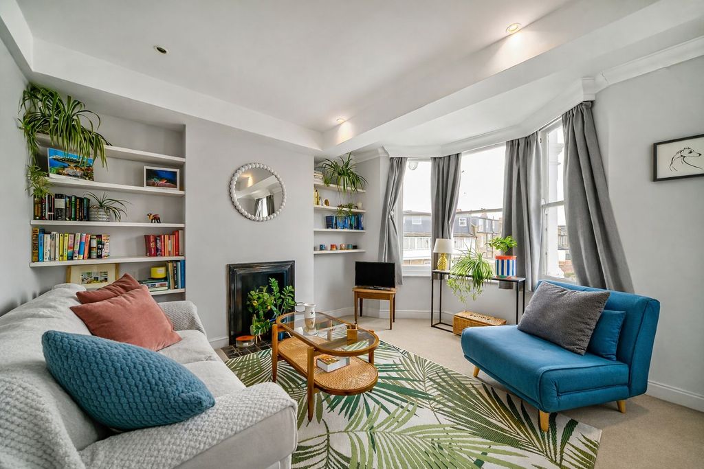 Property photo 1 of 8 Picture No. 25