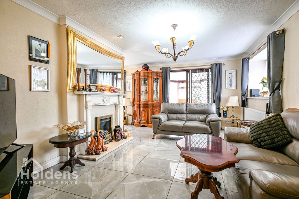 Property photo 2 of 31