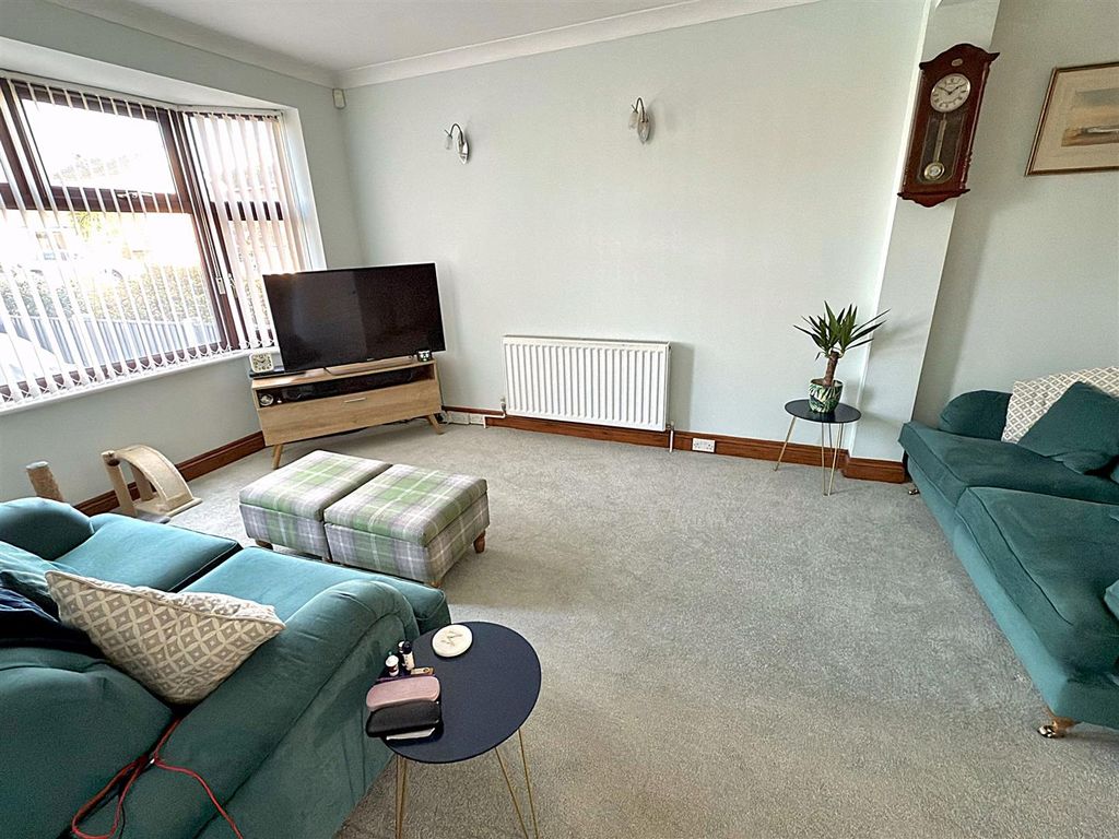 Property photo 3 of 19 Lounge.Jpg