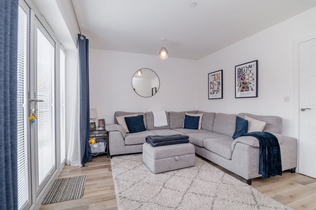 Property photo 3 of 23