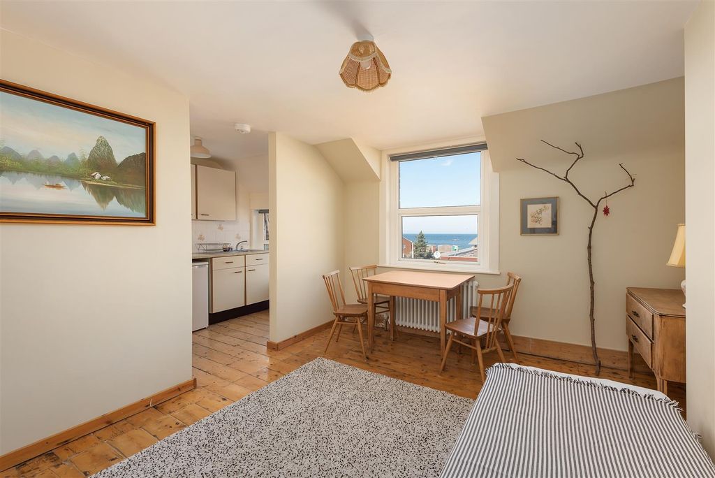 Property photo 2 of 16 Tower Parade, Whitstable