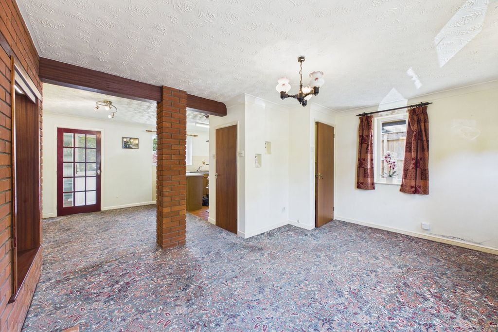 Property photo 2 of 20